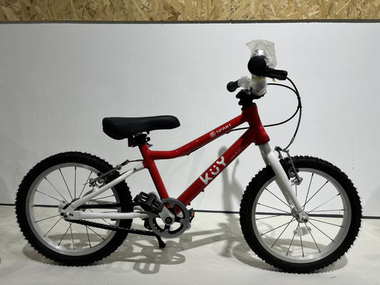 Smooth and Light 14.3kg Childrens Bike with Non slip Pedals and Double Wall Alloy Rim