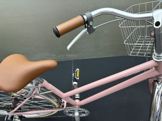 Sleek City Commuter Bicycles With Flat Handlebars Pink 6 Speed Bike