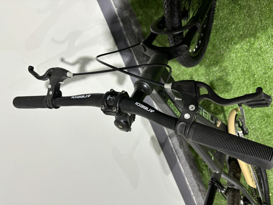 6 Speed mens mountain bike Shimano Tourney Derailleur 21 Gear Suntour XCT Fork