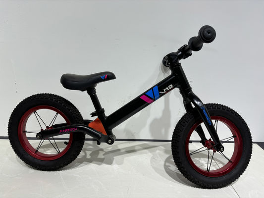 Comfortable Saddle Childrens Pedal Less Bikes Magnesium Alloy Frame 2 Wheel
